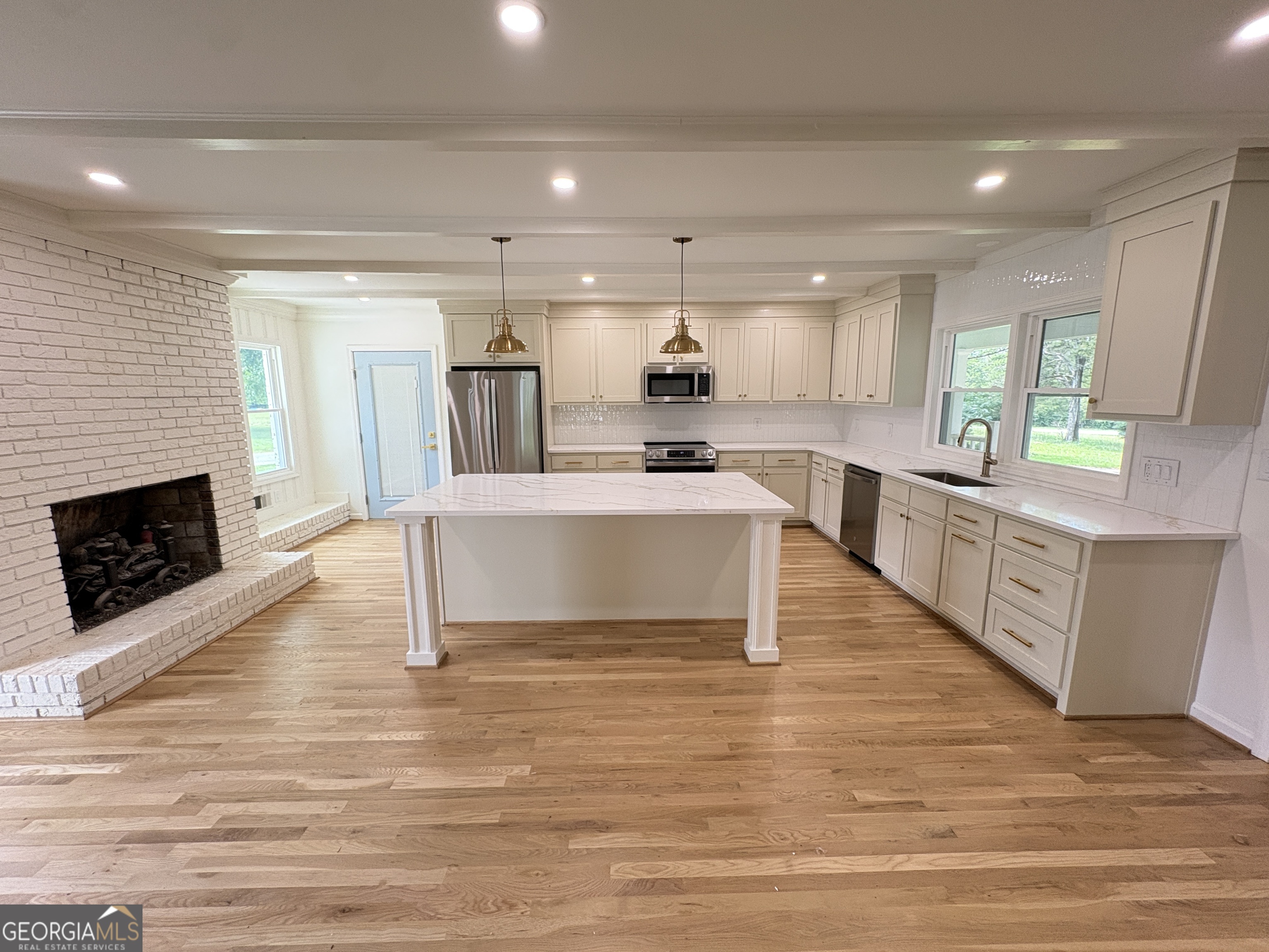 100 Williamsburg Lane Property Photo 11