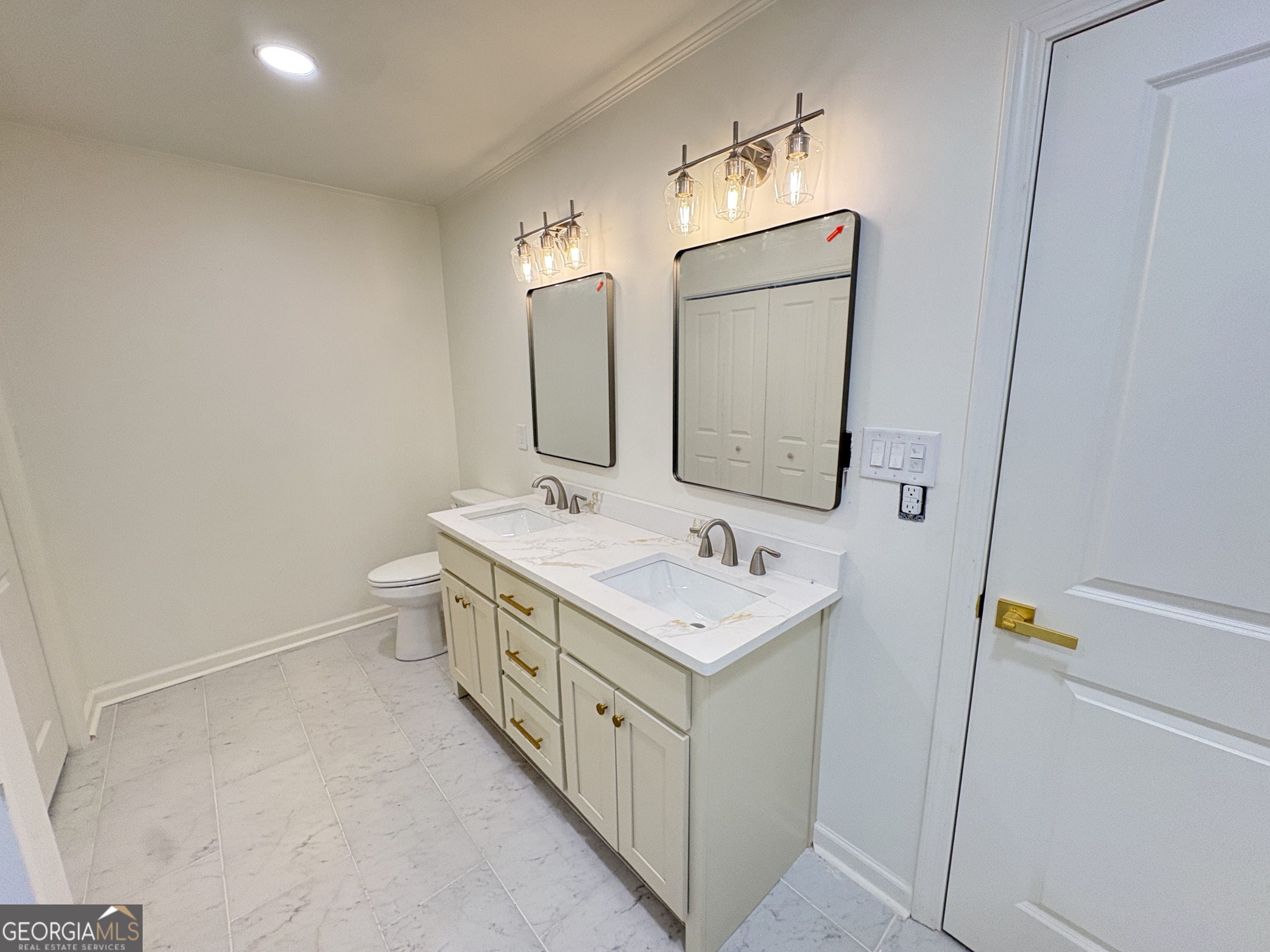 100 Williamsburg Lane Property Photo 19
