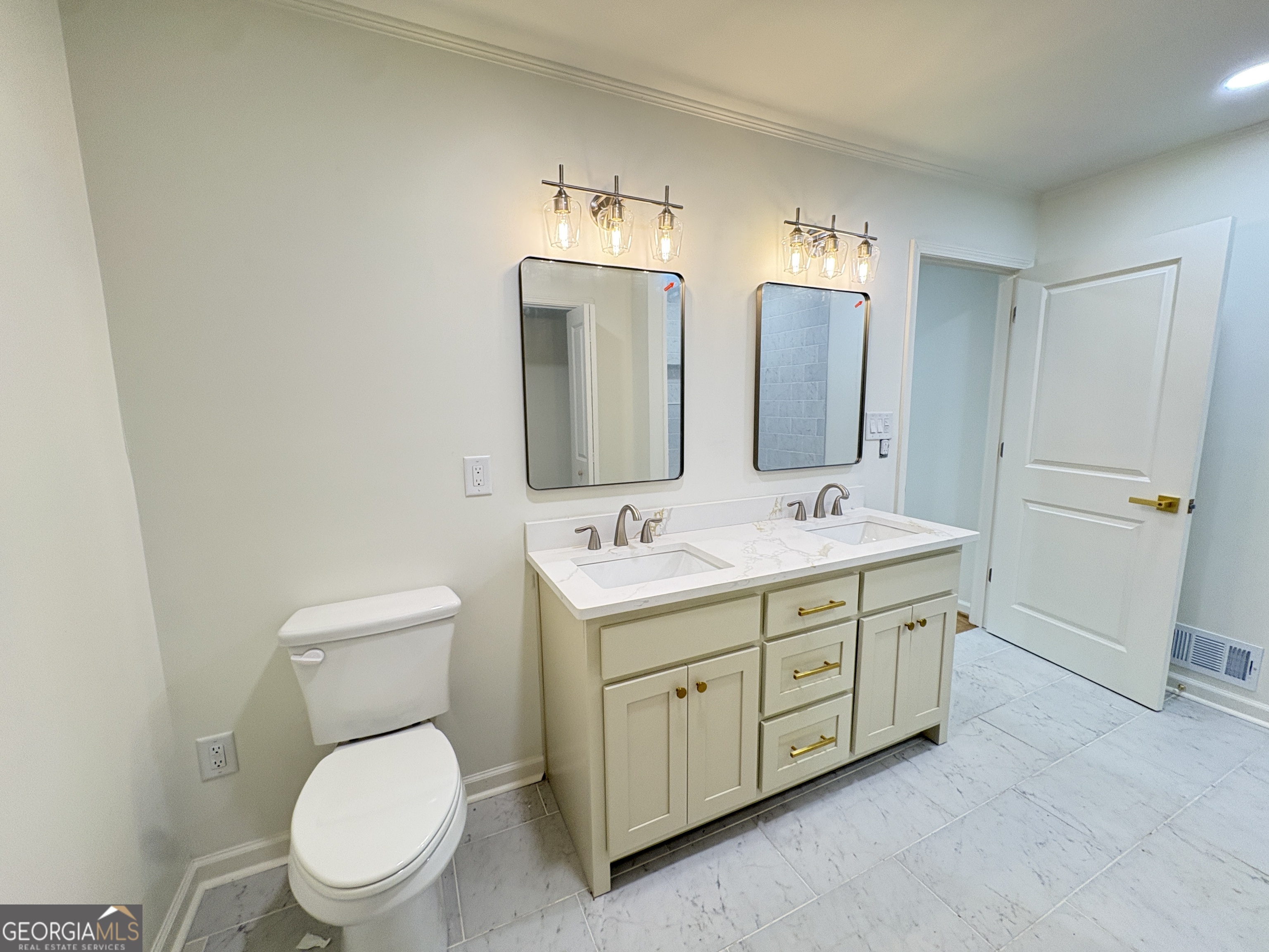 100 Williamsburg Lane Property Photo 22