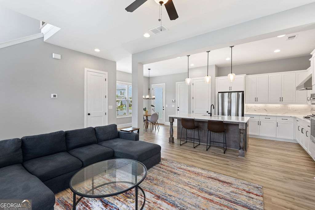 2018 Cobblestone Way Property Photo 4
