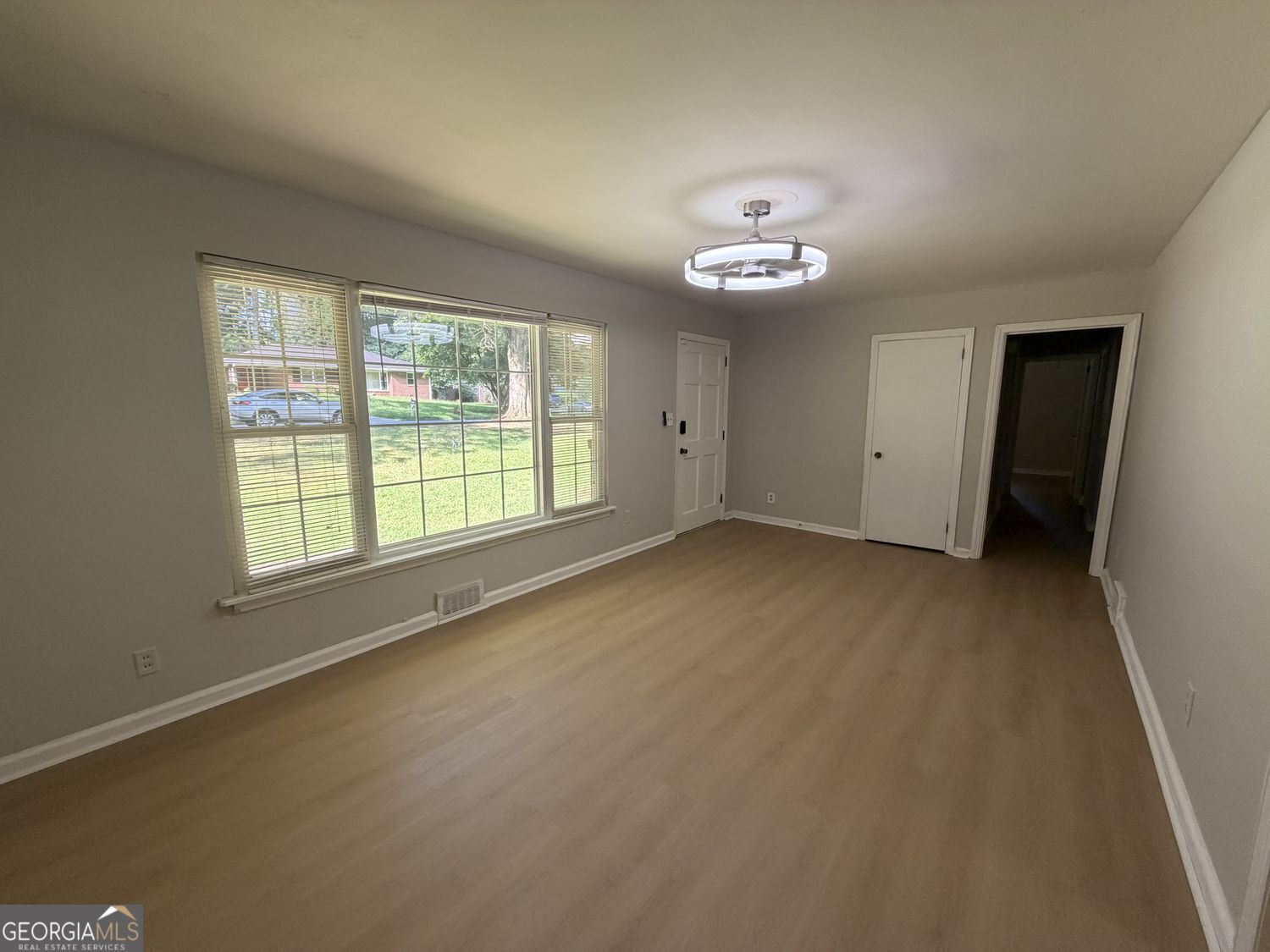 2726 Hollywood Drive Property Photo 2