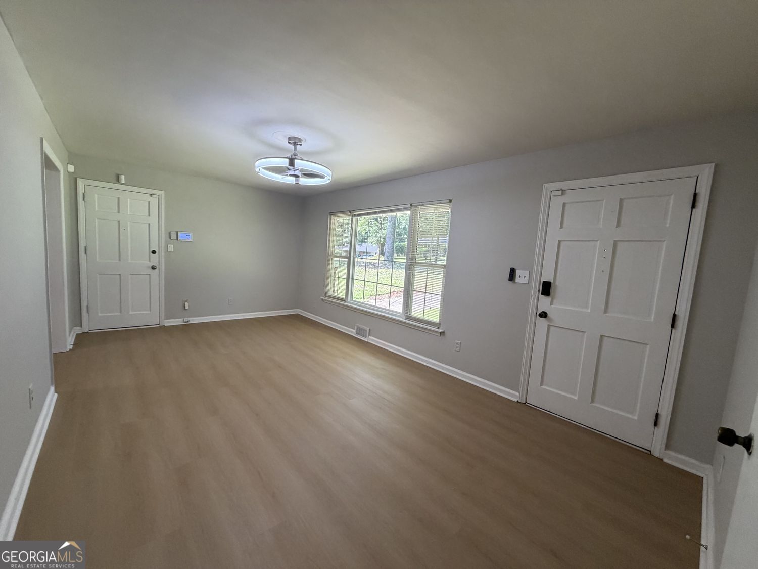2726 Hollywood Drive Property Photo 3