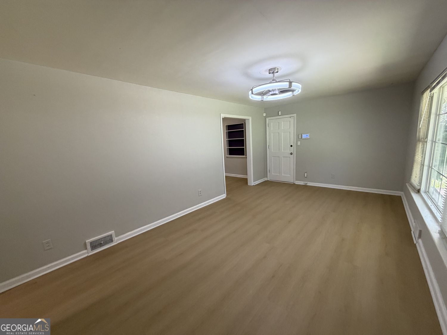2726 Hollywood Drive Property Photo 4