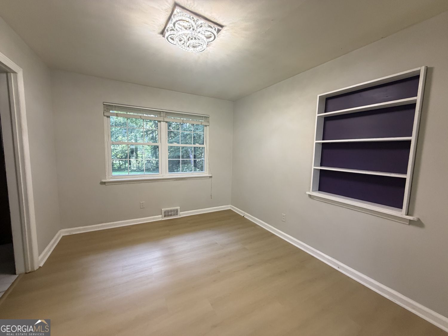 2726 Hollywood Drive Property Photo 5