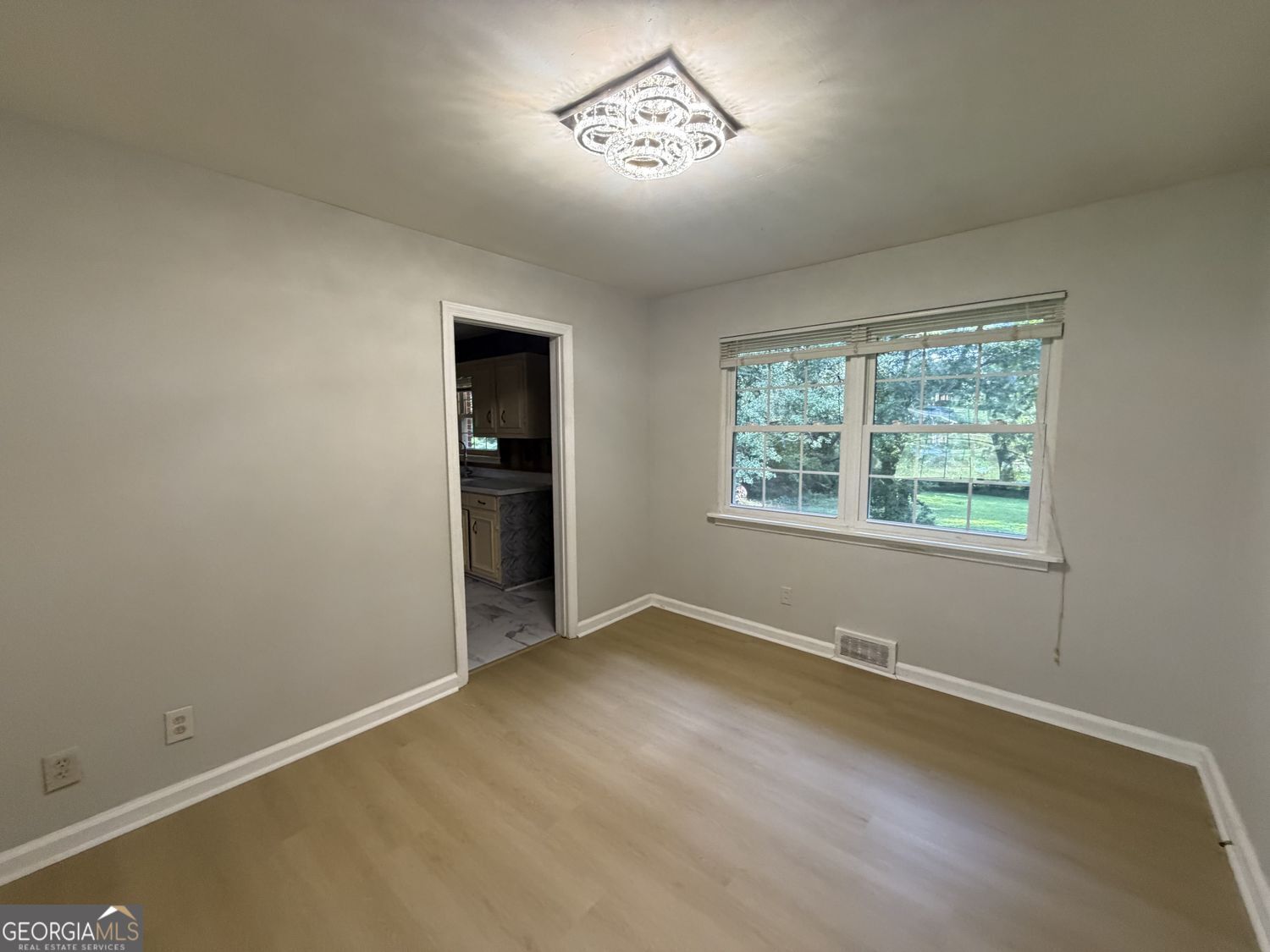 2726 Hollywood Drive Property Photo 6