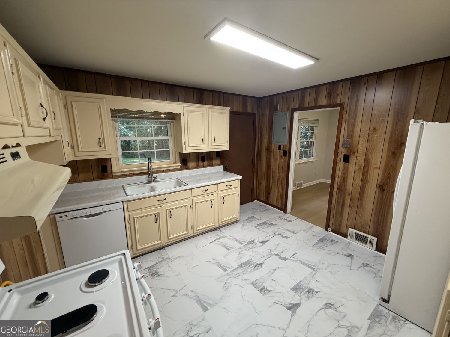 2726 Hollywood Drive Property Photo 8