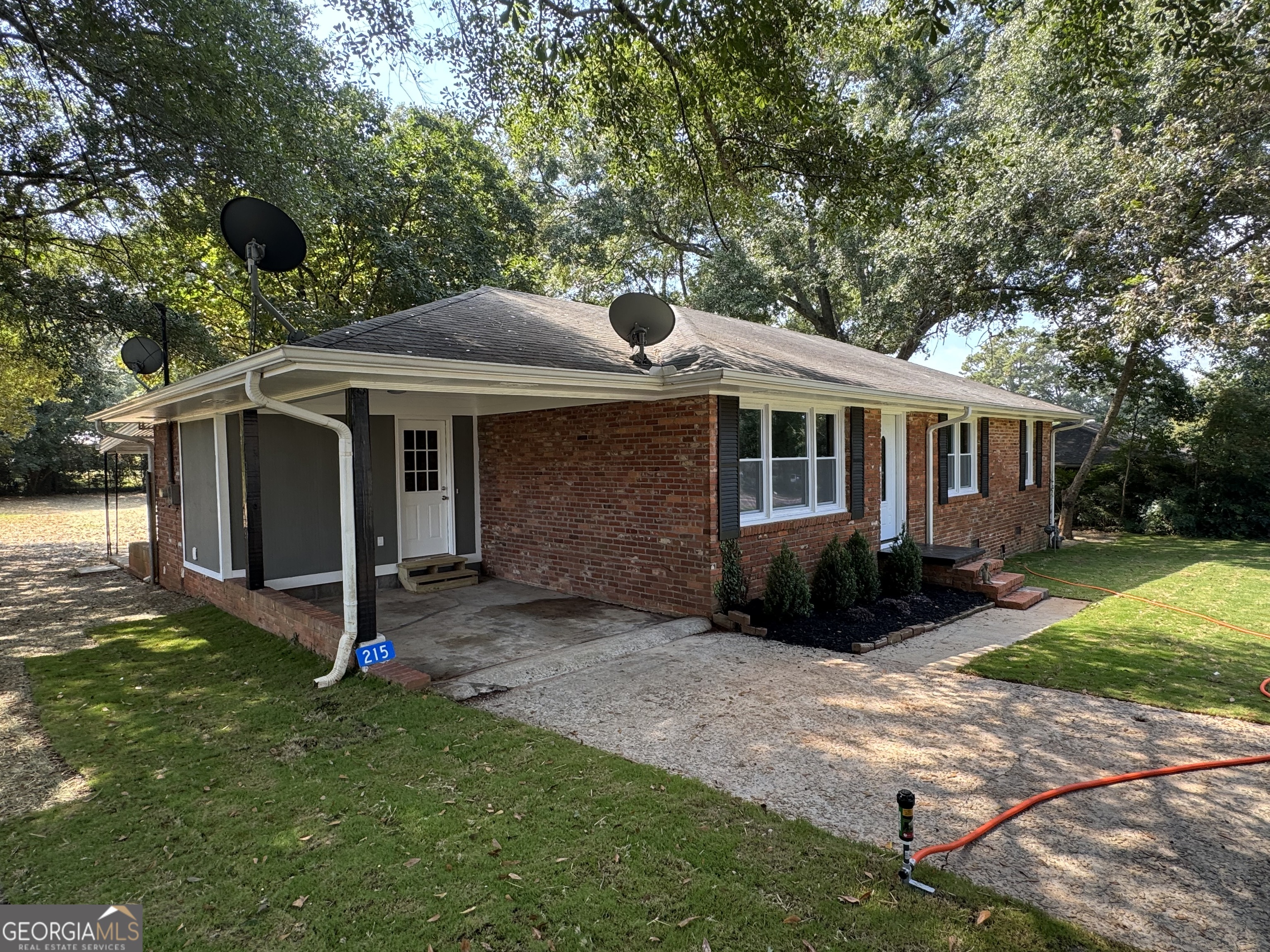 215 Denham Street Property Photo 1