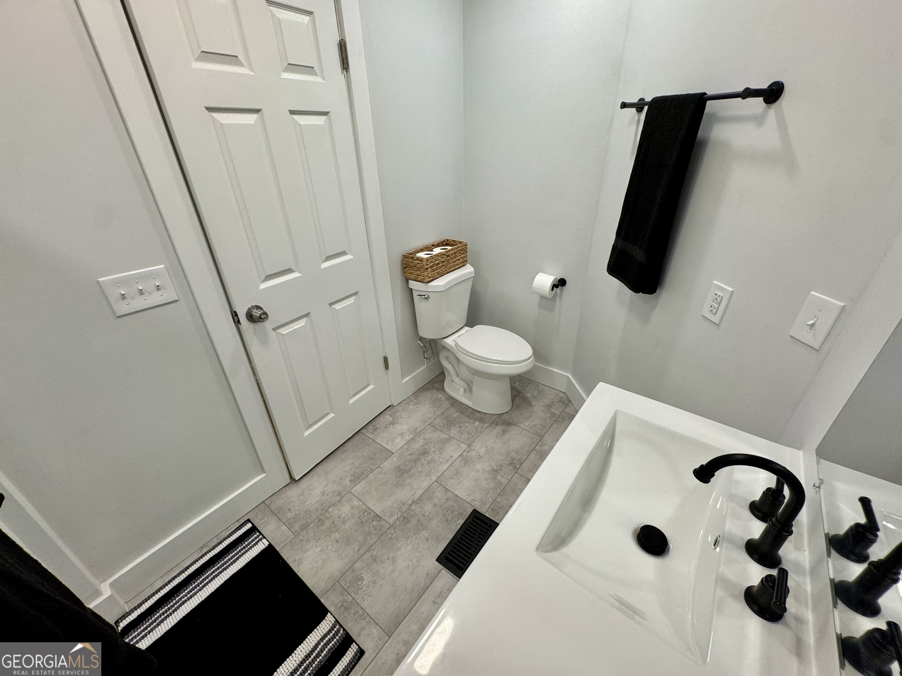 215 Denham Street Property Photo 9