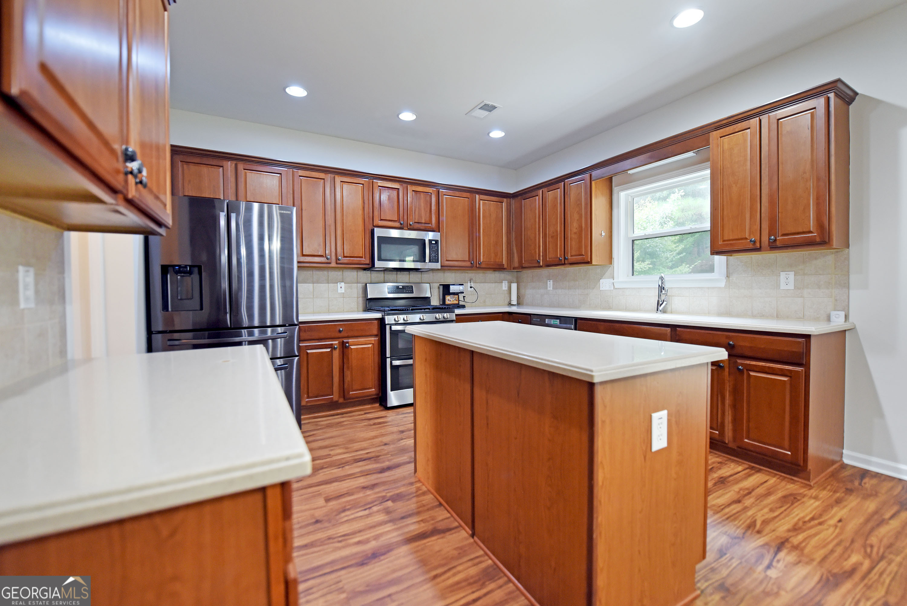 6015 Thrasher Court Property Photo 24