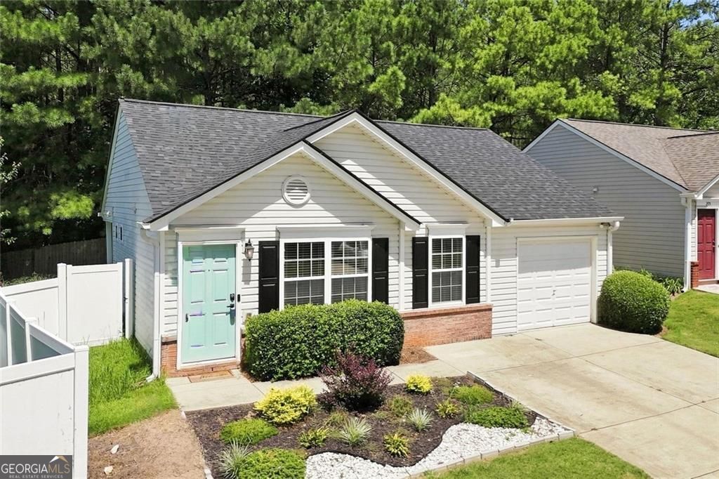 203 Oak Grove Lane Property Photo 1