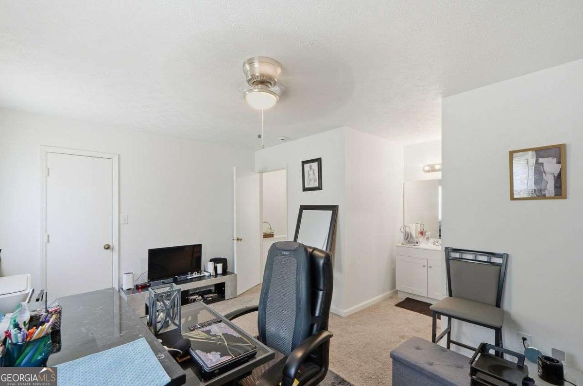 5842 N Castlegate Drive Property Photo 10