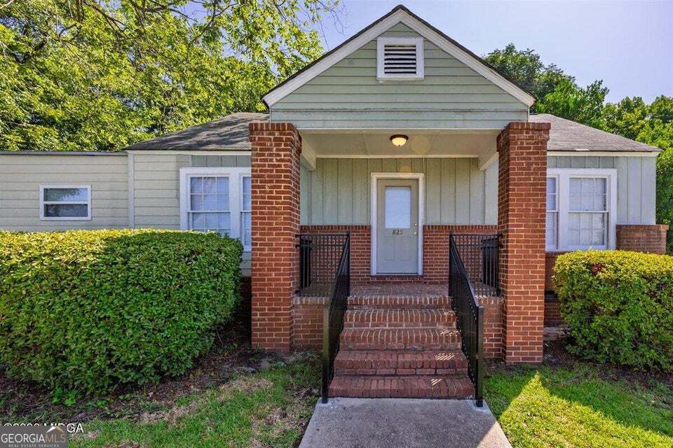 825 Maple Street Property Photo 1