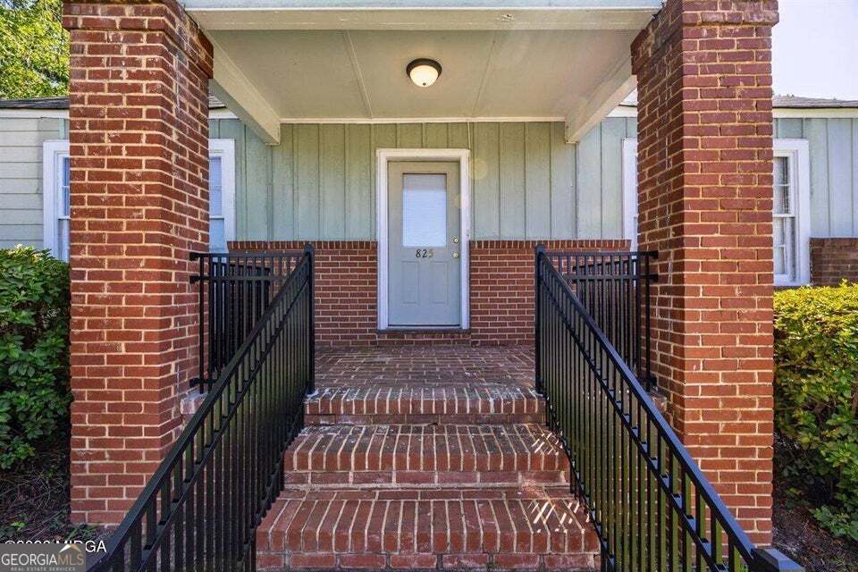825 Maple Street Property Photo 4
