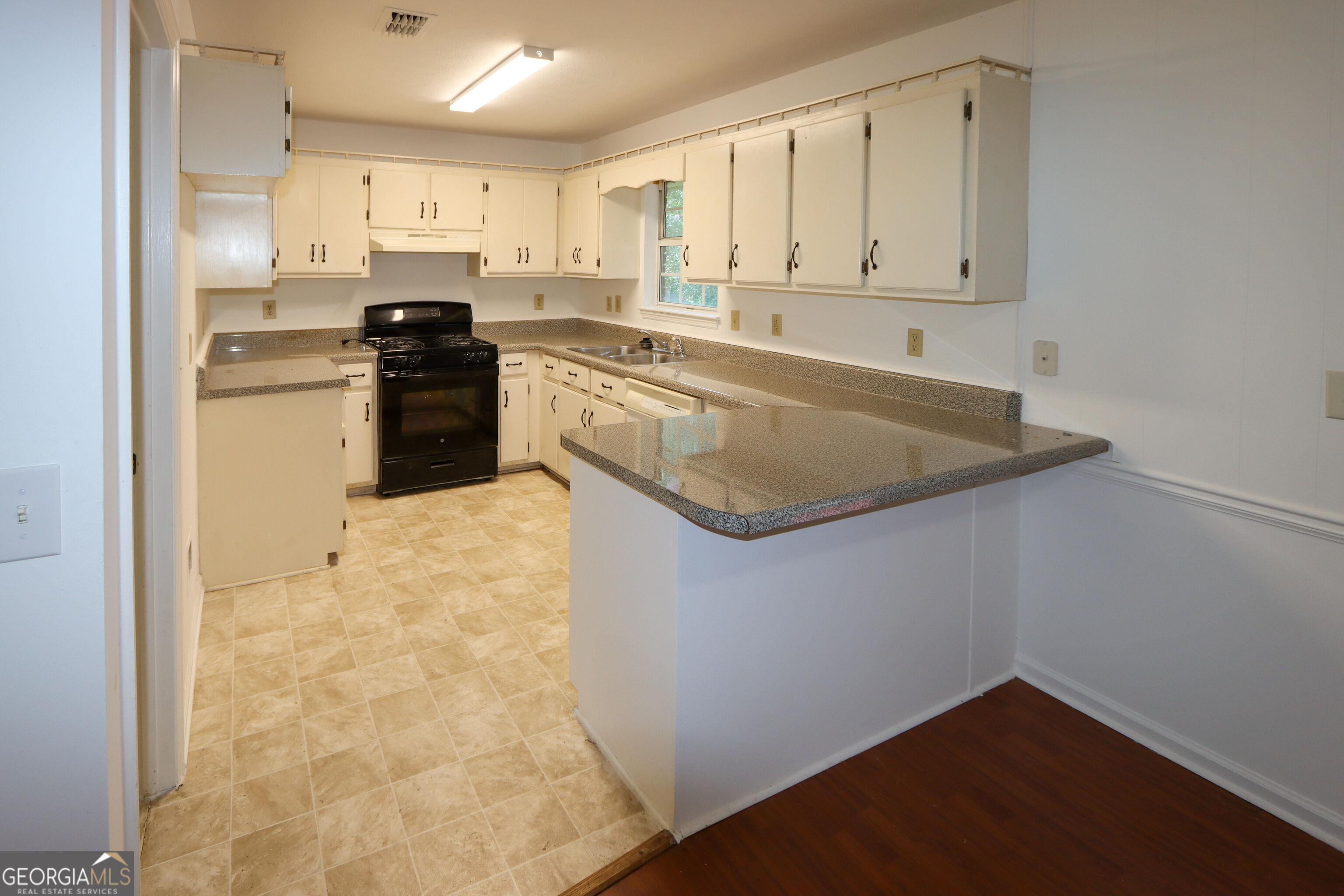 28 Frances Drive Nw Property Photo 6