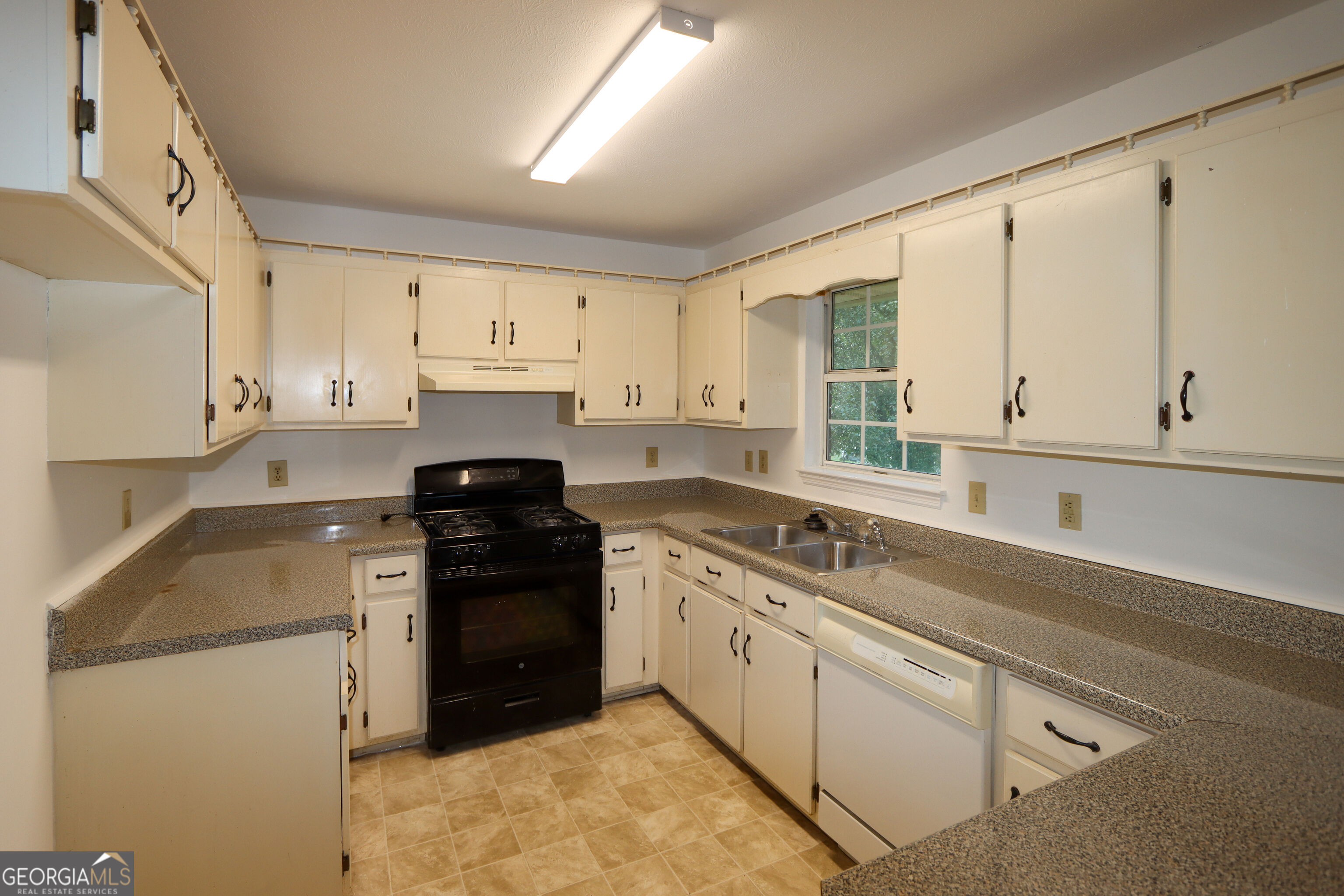 28 Frances Drive Nw Property Photo 7