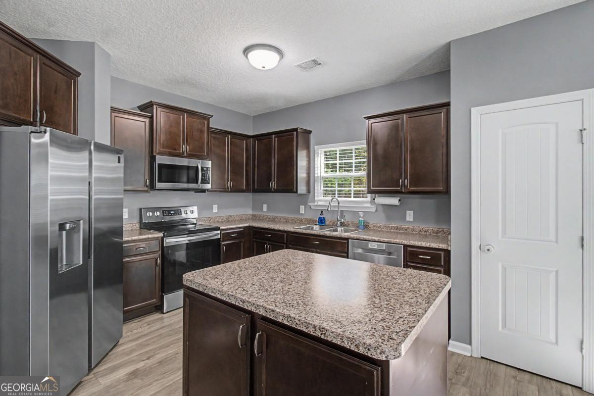 96 Griffin Road Property Photo 2