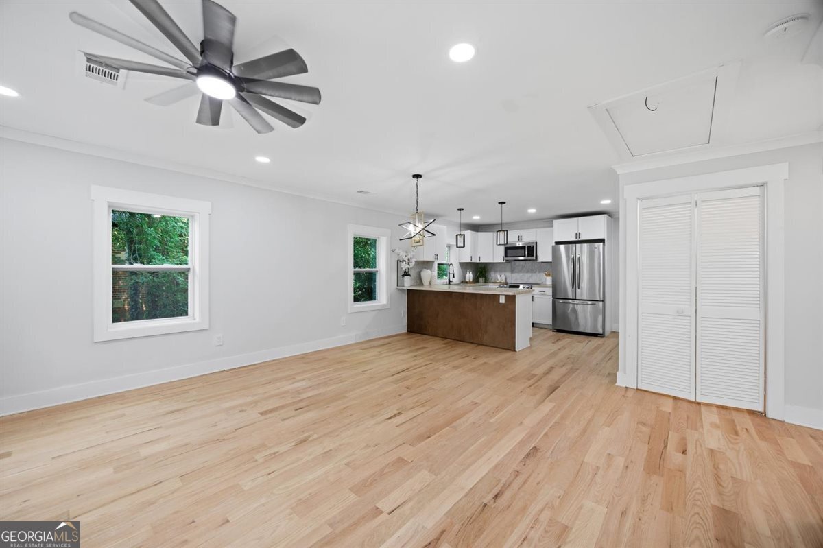 3051 Oakdale Avenue Property Photo 3