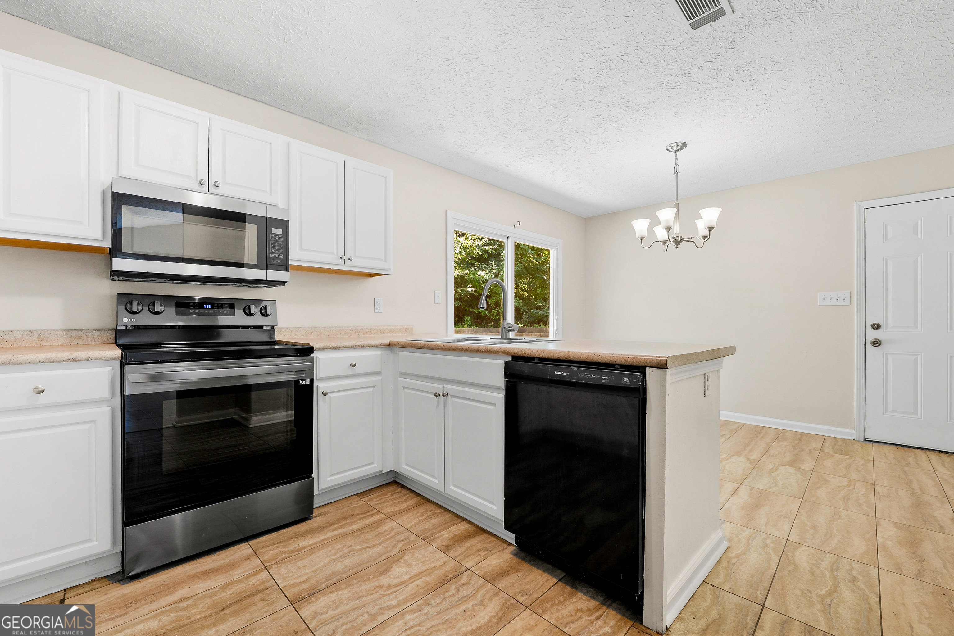 220 Splitwood Lane Property Photo 8
