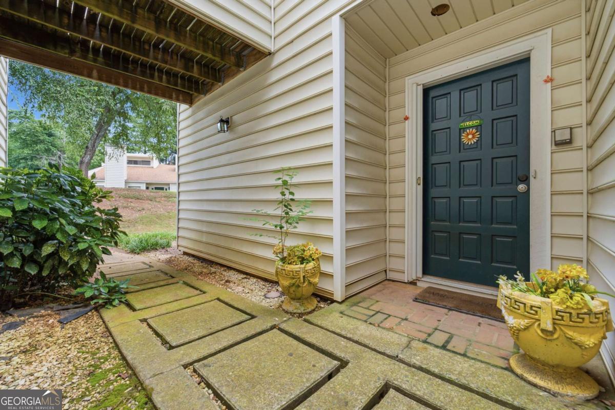 605 Serramonte Drive Property Photo 3