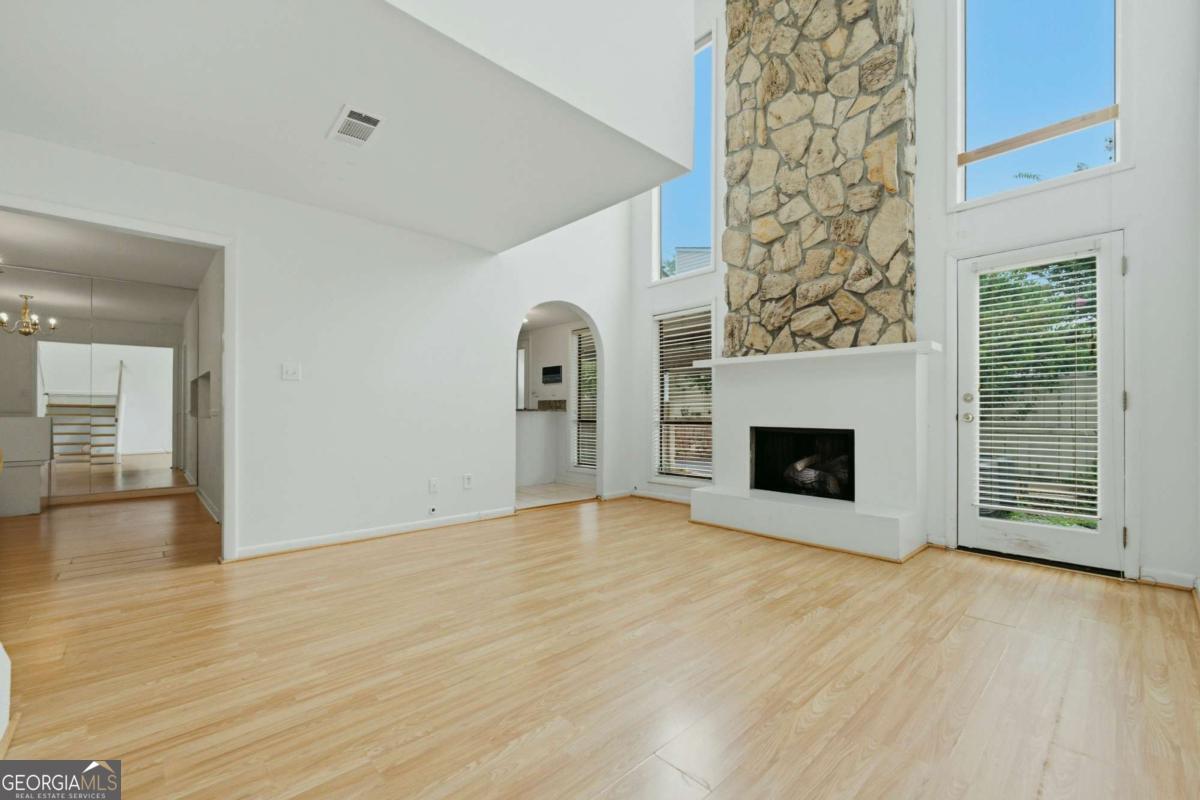 605 Serramonte Drive Property Photo 4