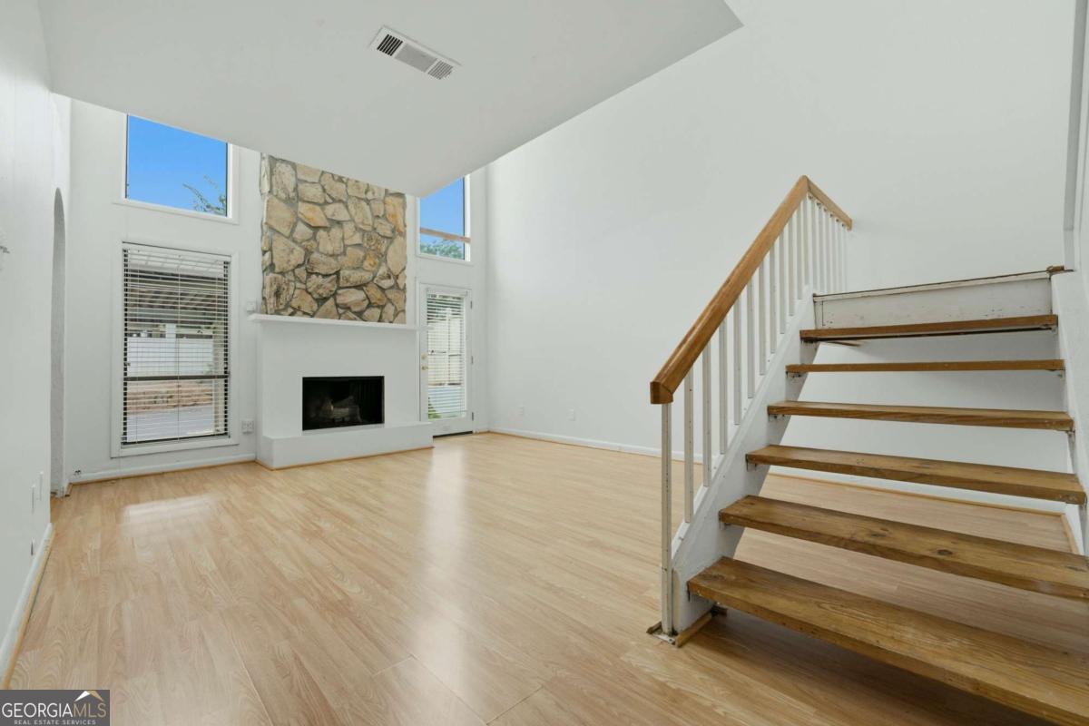 605 Serramonte Drive Property Photo 5