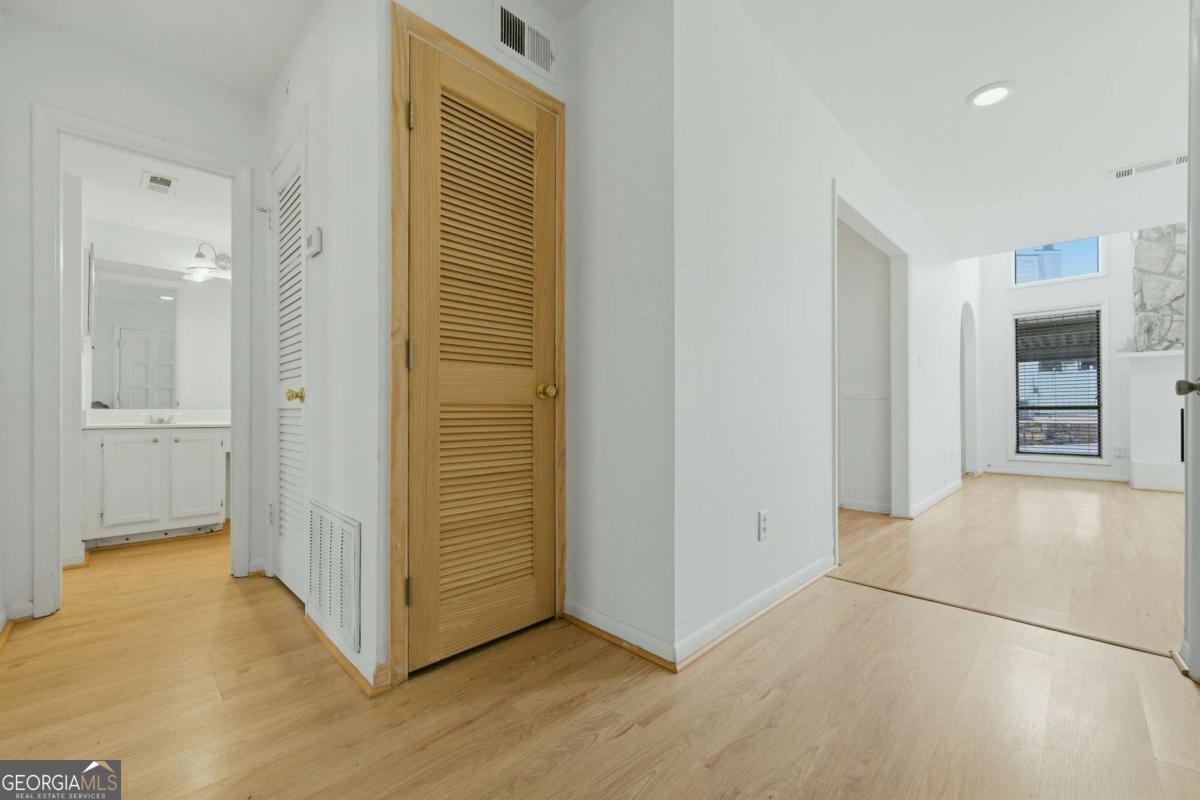 605 Serramonte Drive Property Photo 9