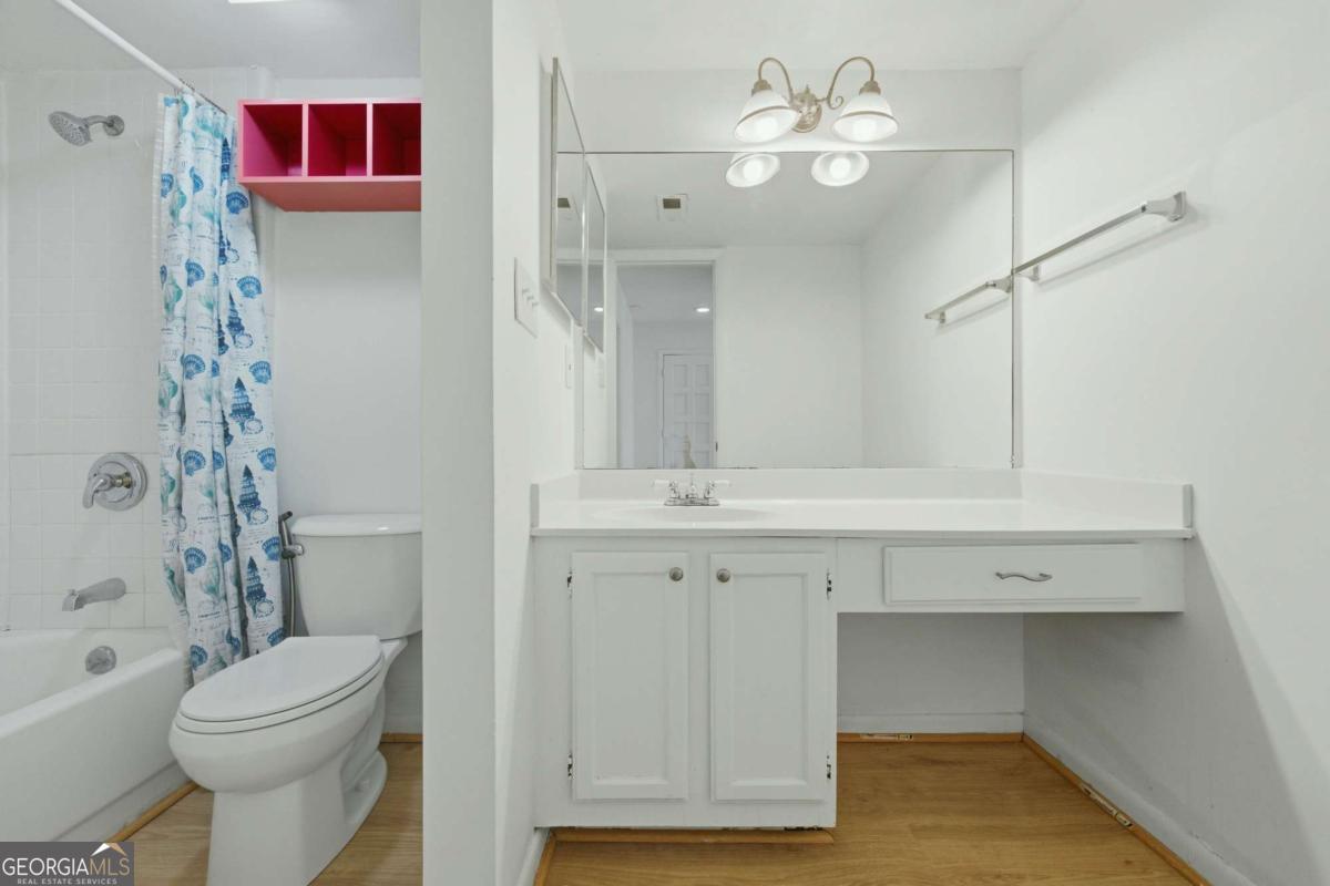 605 Serramonte Drive Property Photo 10