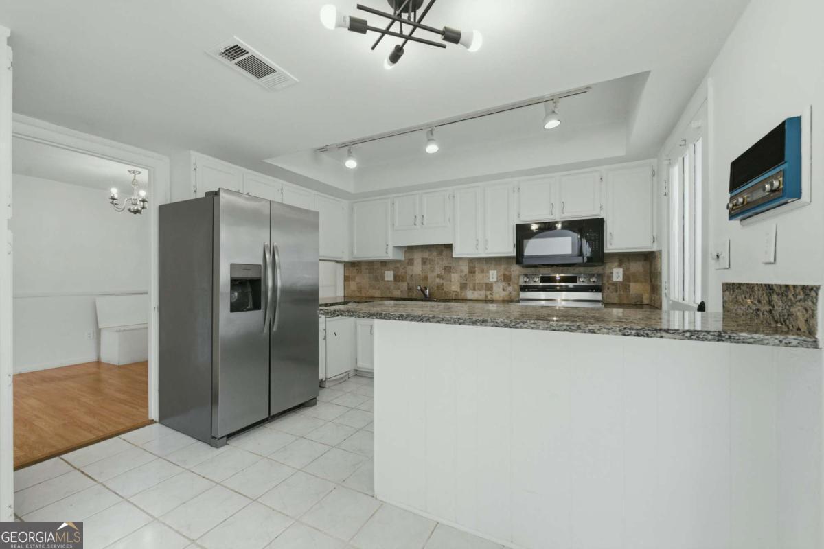 605 Serramonte Drive Property Photo 17