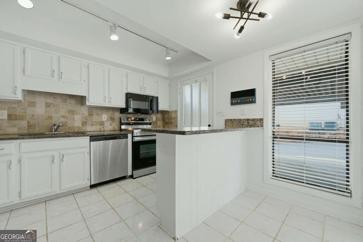 605 Serramonte Drive Property Photo 18