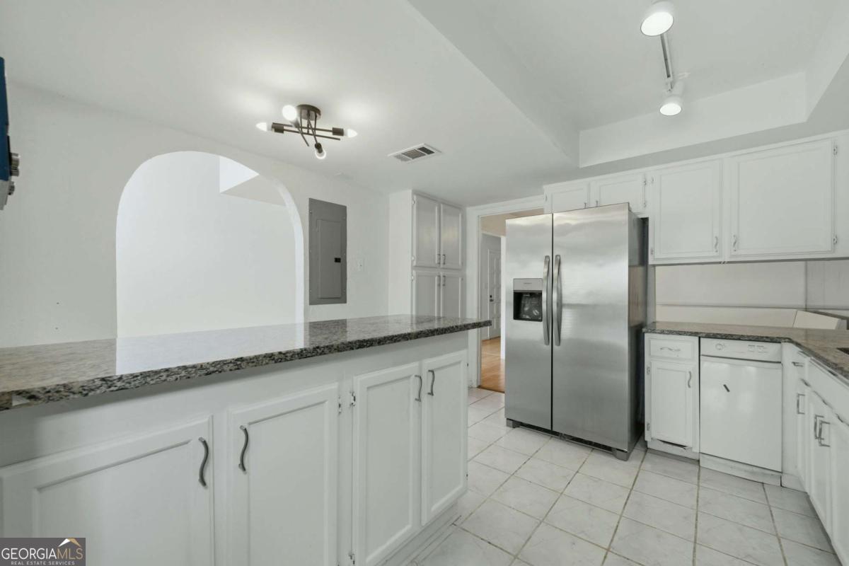605 Serramonte Drive Property Photo 19