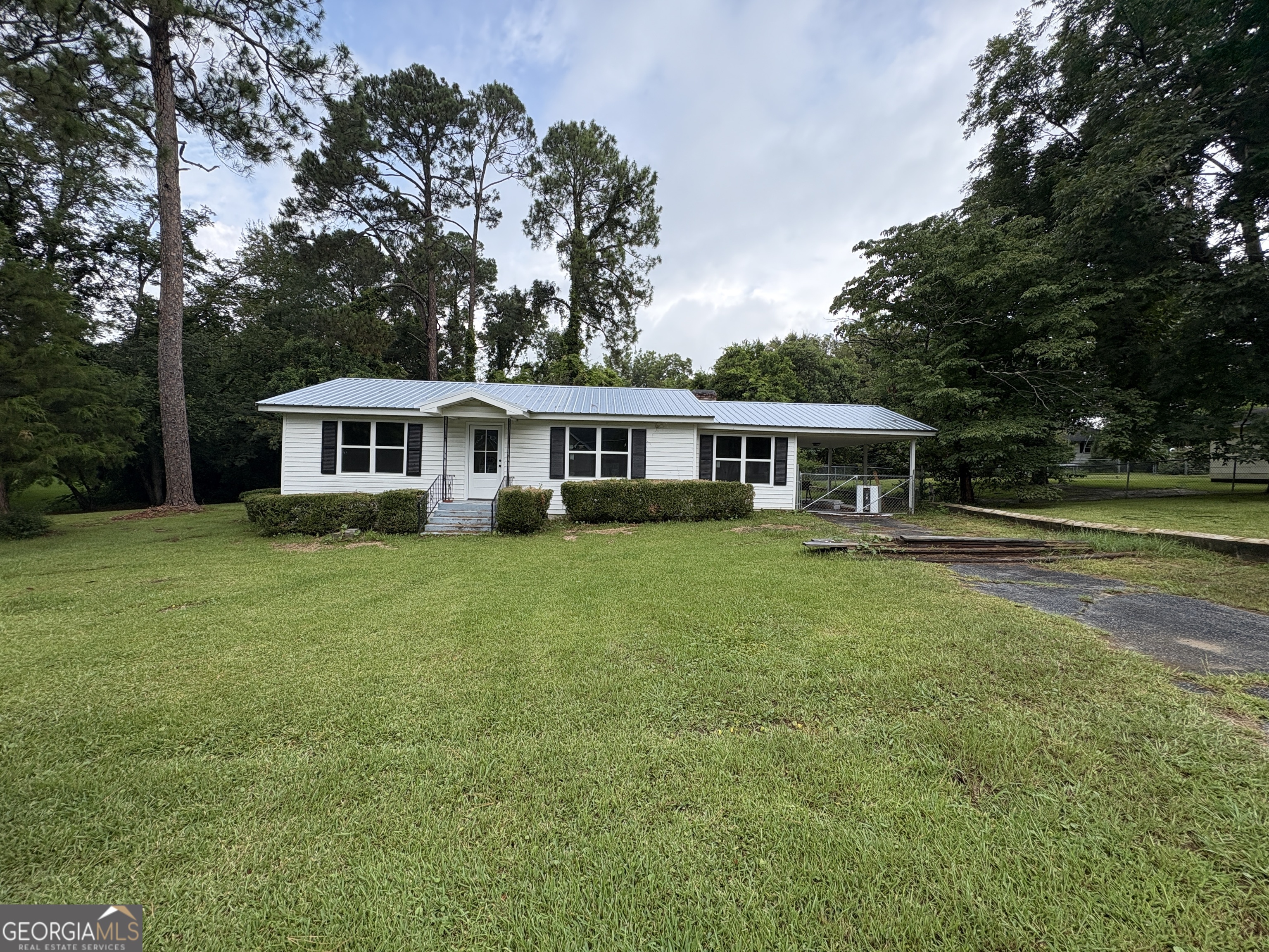 320 6th Avenue Property Photo 1