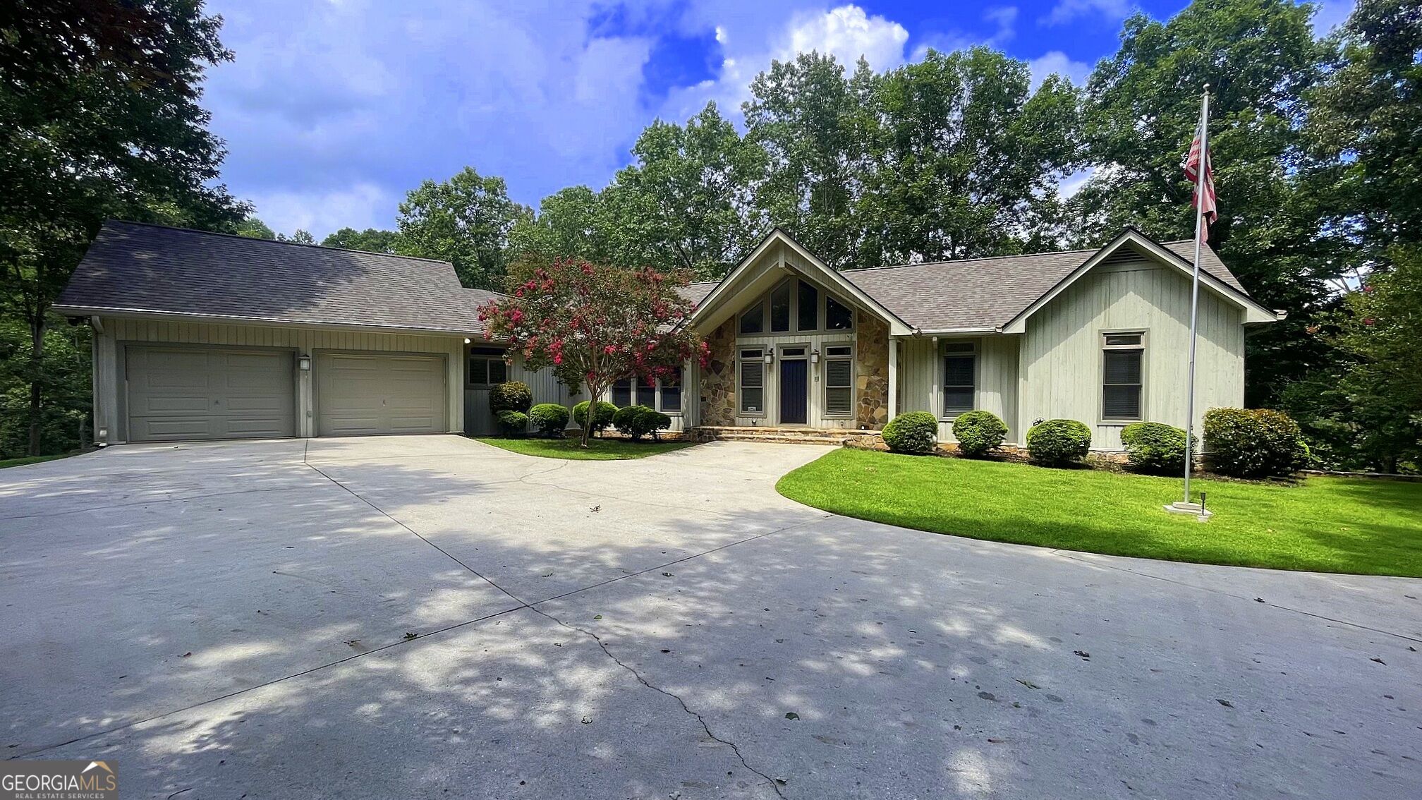 156 Thundering Waters Drive Property Photo 1