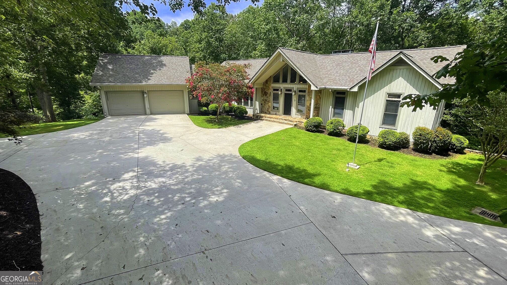 156 Thundering Waters Drive Property Photo 12