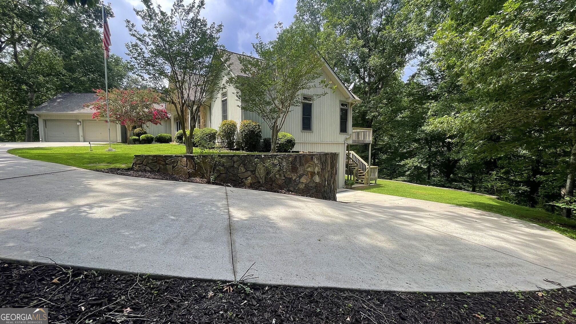 156 Thundering Waters Drive Property Photo 14
