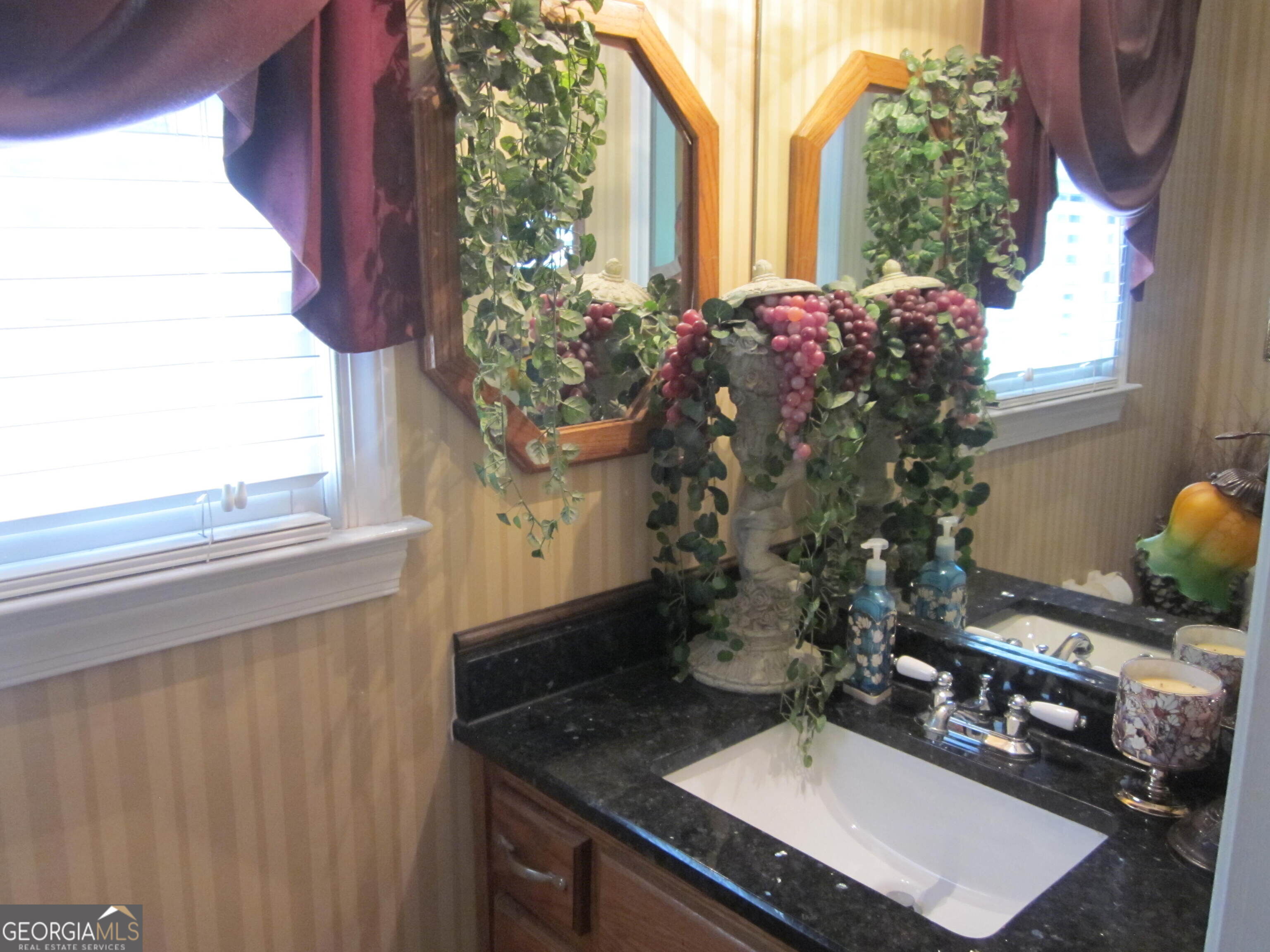 2150 Overland Way Property Photo 11