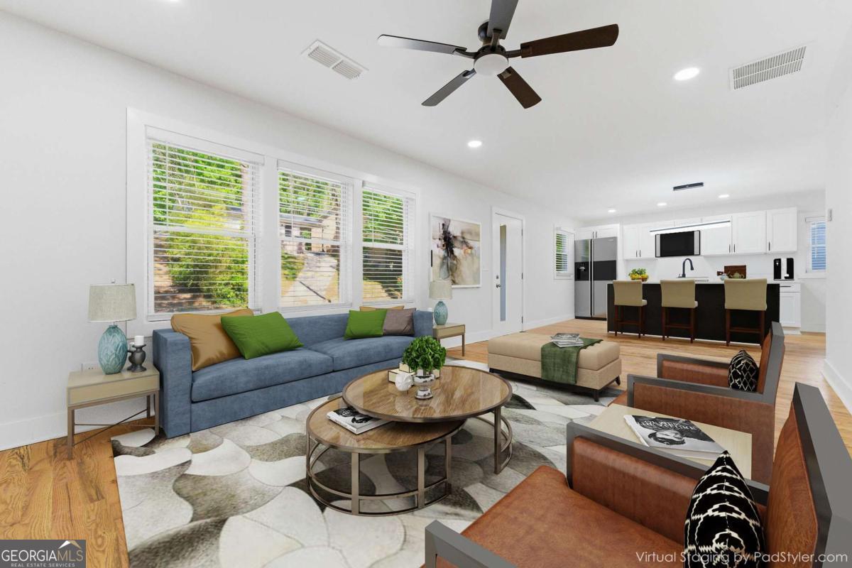 921 Hall Street Property Photo 3
