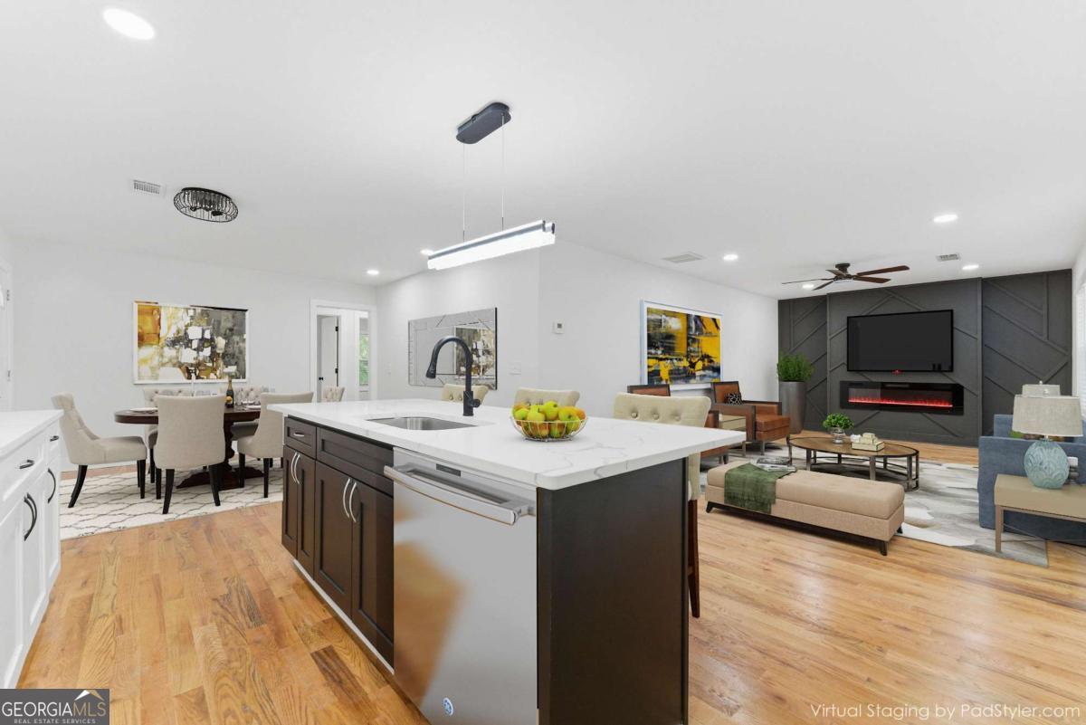 921 Hall Street Property Photo 5