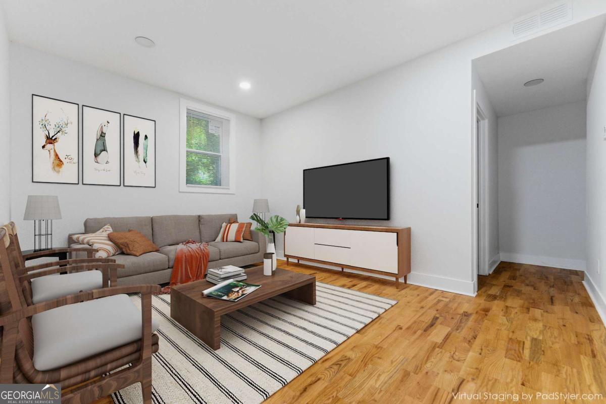 921 Hall Street Property Photo 14