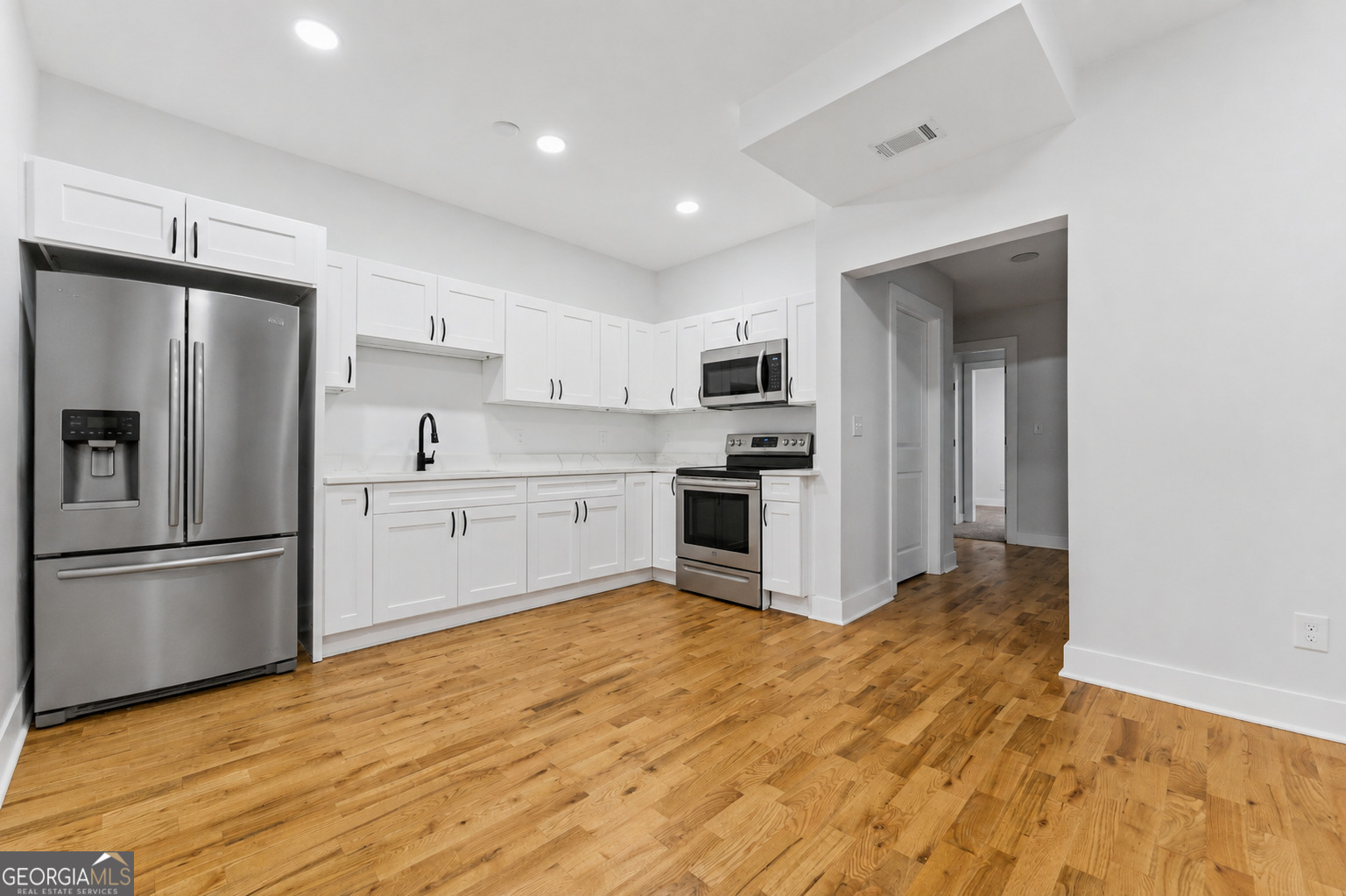 921 Hall Street Property Photo 16