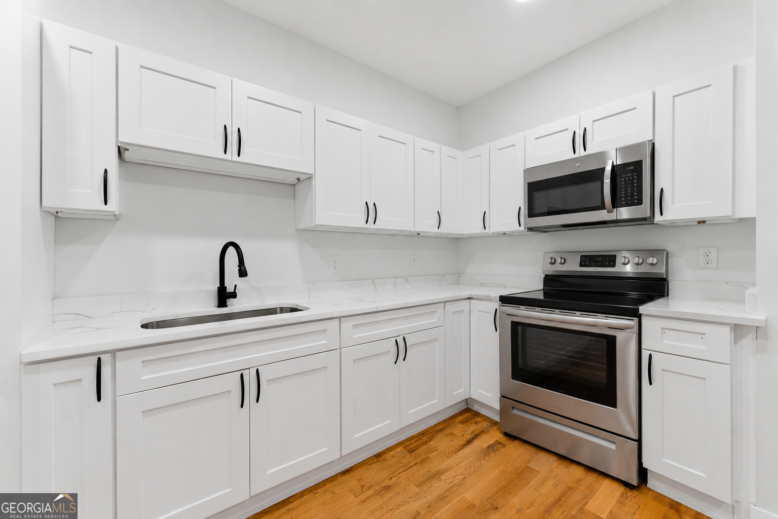 921 Hall Street Property Photo 17