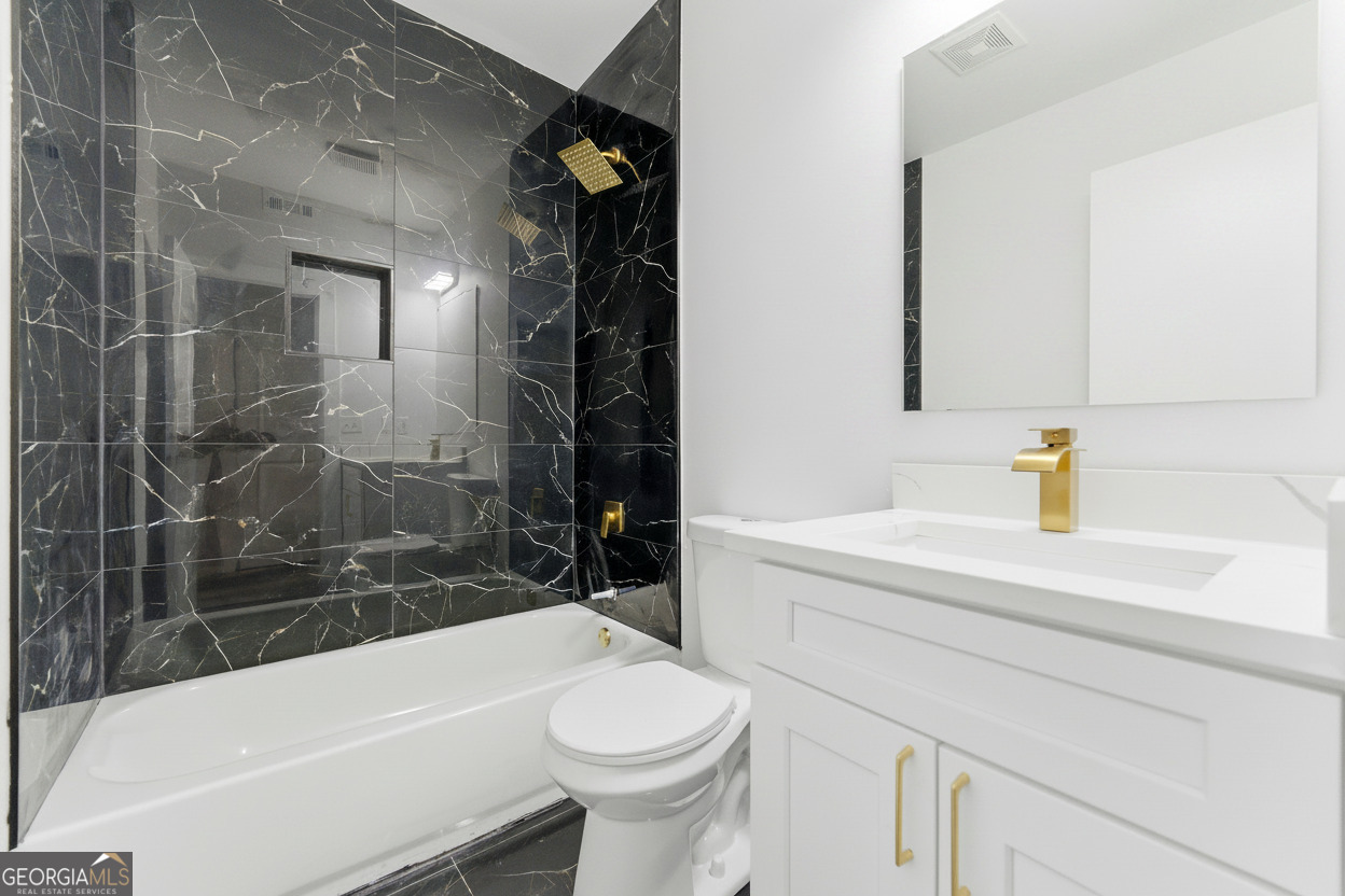 921 Hall Street Property Photo 20