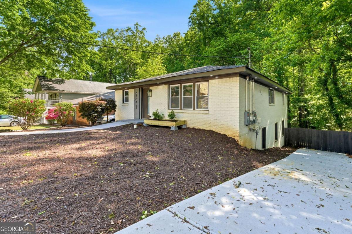 921 Hall Street Property Photo 25