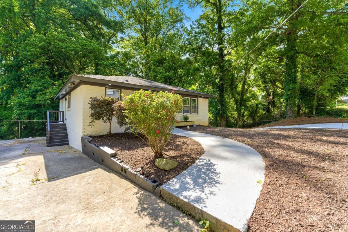 921 Hall Street Property Photo 26
