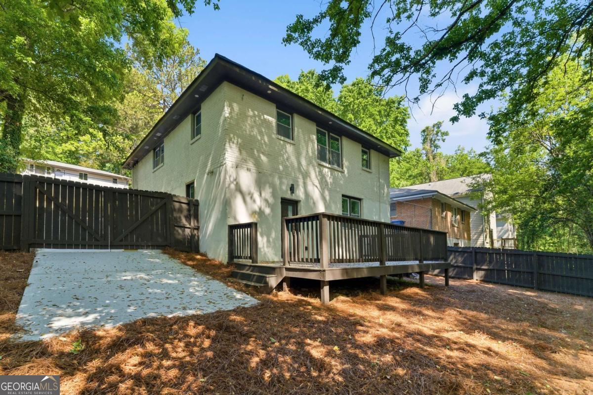 921 Hall Street Property Photo 27