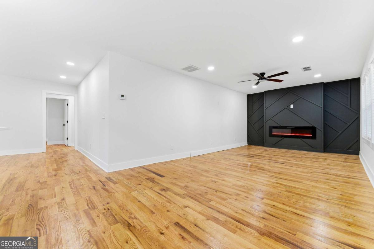 921 Hall Street Property Photo 29