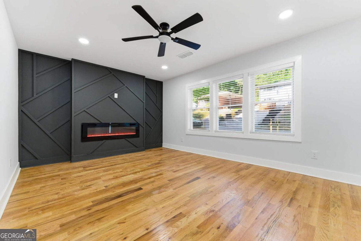921 Hall Street Property Photo 30