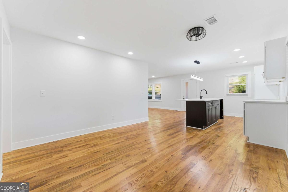 921 Hall Street Property Photo 33