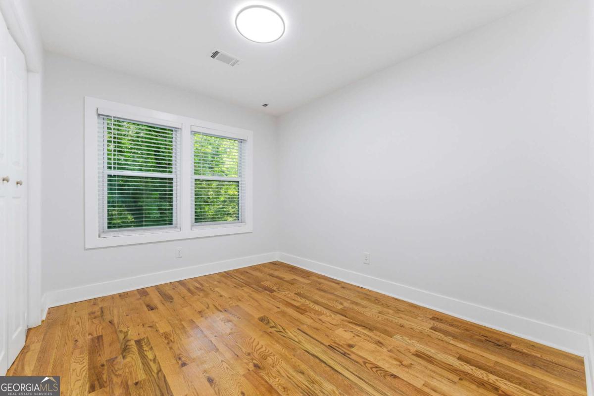 921 Hall Street Property Photo 37