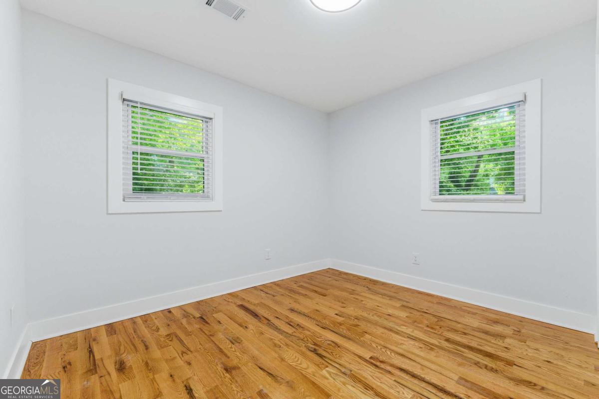 921 Hall Street Property Photo 38