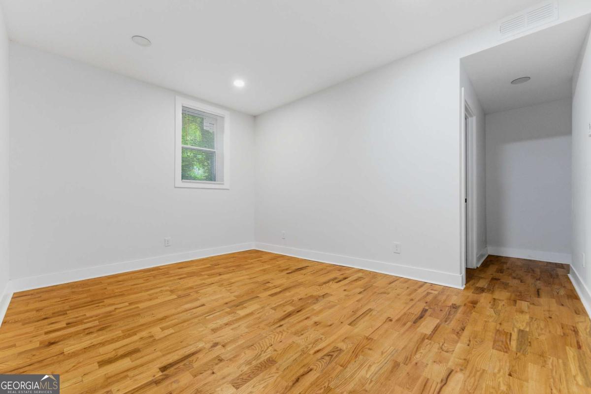 921 Hall Street Property Photo 42